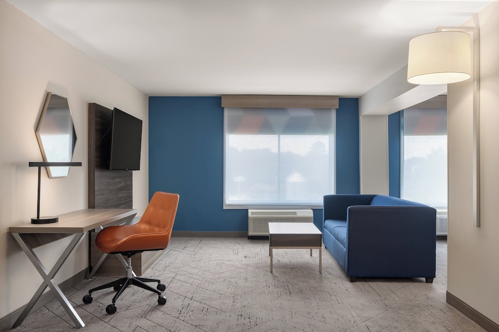 Holiday Inn Express Fayetteville Fort Bragg by IHG - photo 20