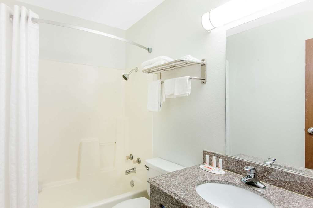 Super 8 by Wyndham Sallisaw - photo 10