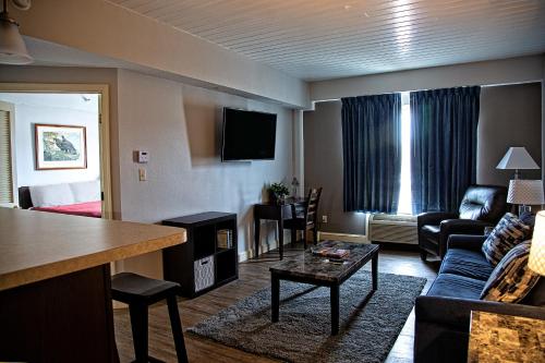 McCoy's Inn - photo 81