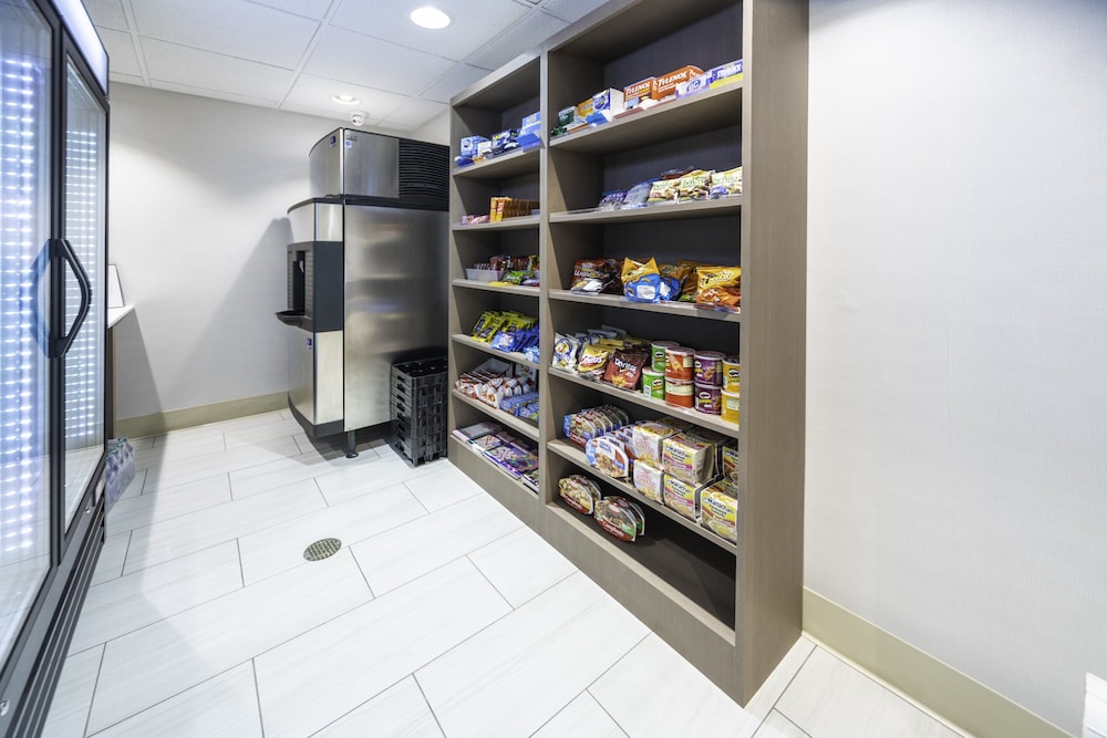 Holiday Inn Express Rochelle by IHG - photo 21