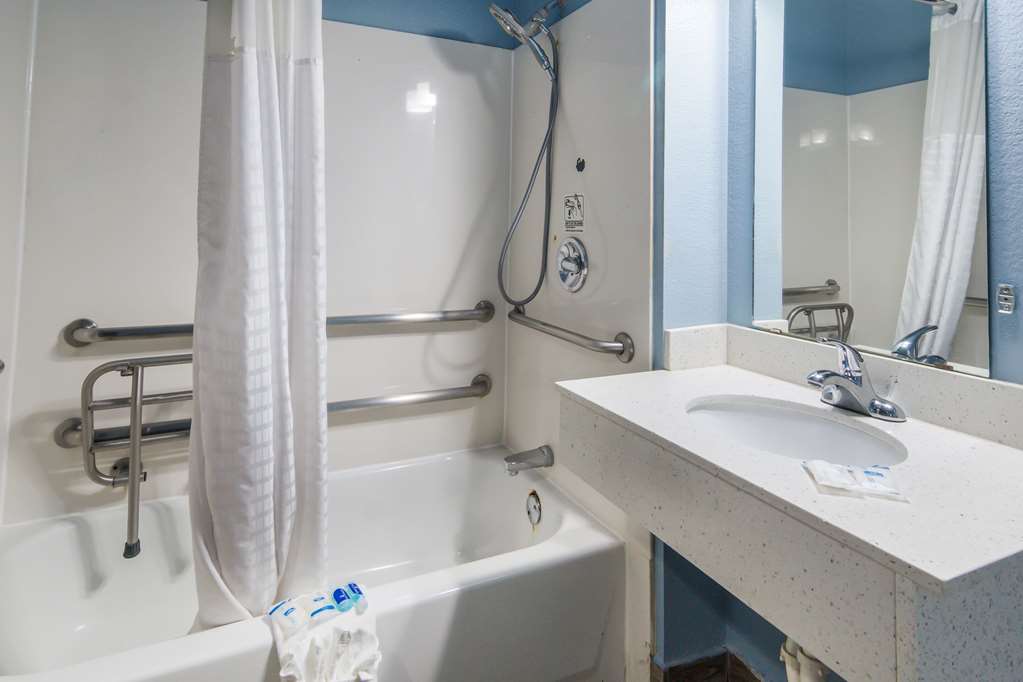 Rodeway Inn Carrollton I 35E - photo 22