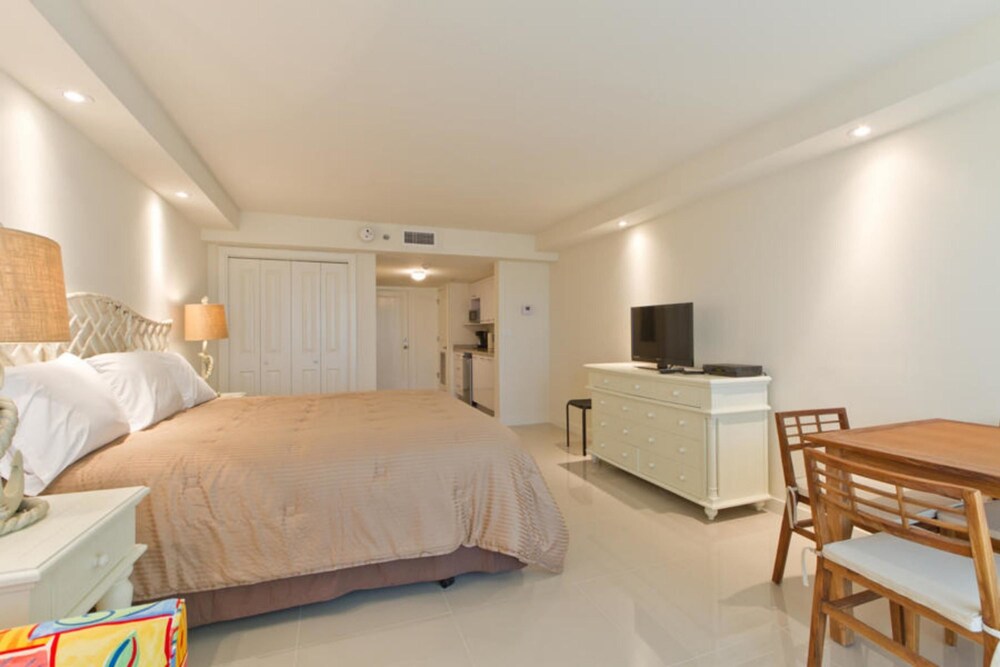 Solare Tower Condominium 405a - photo 5