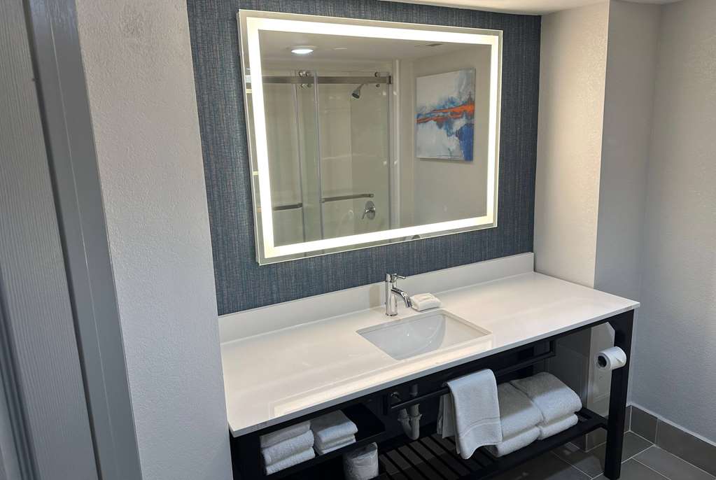 La Quinta Inn & Suites by Wyndham Birmingham Homewood - photo 15