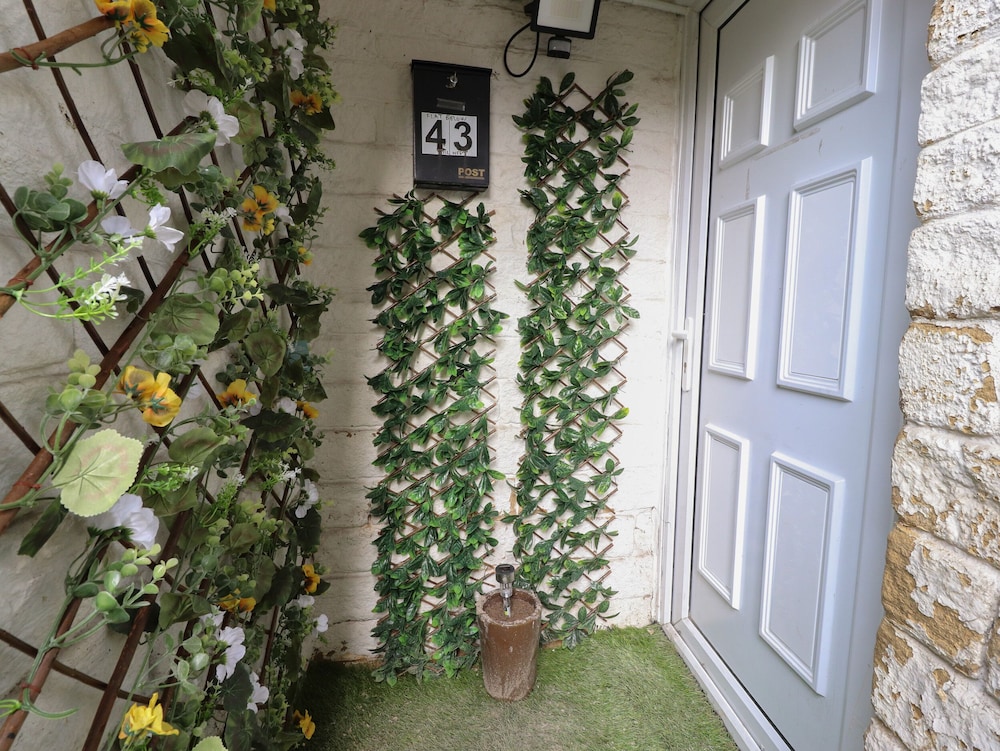 Basement Flat 43 — Keighley