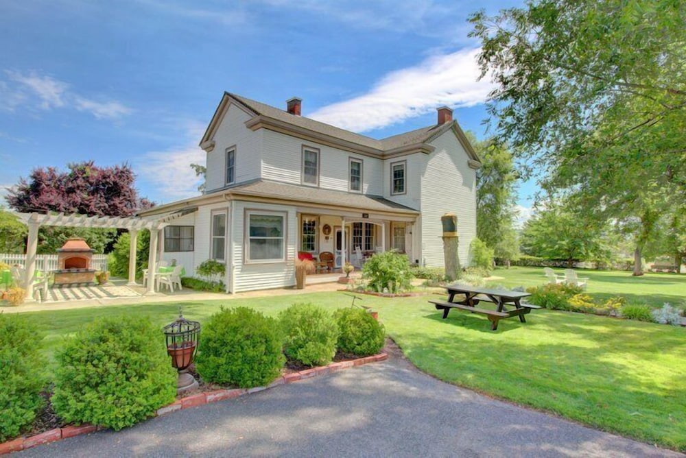 Bybee's Historic Inn - photo 94