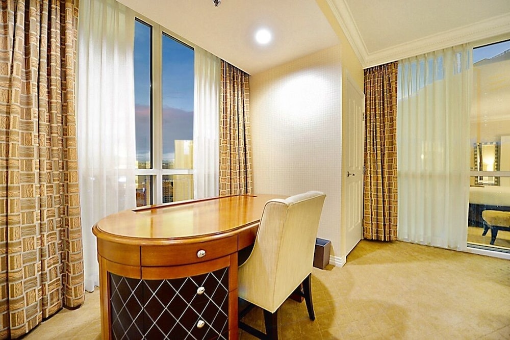 ABZ Signature Suites - photo 9