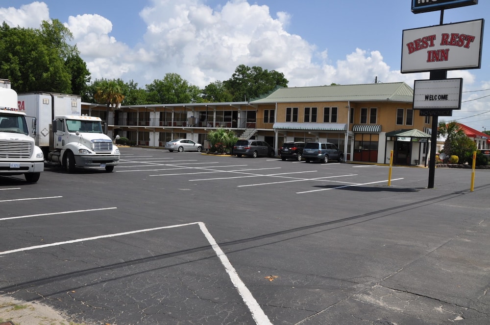 Best Rest Inn - photo 11
