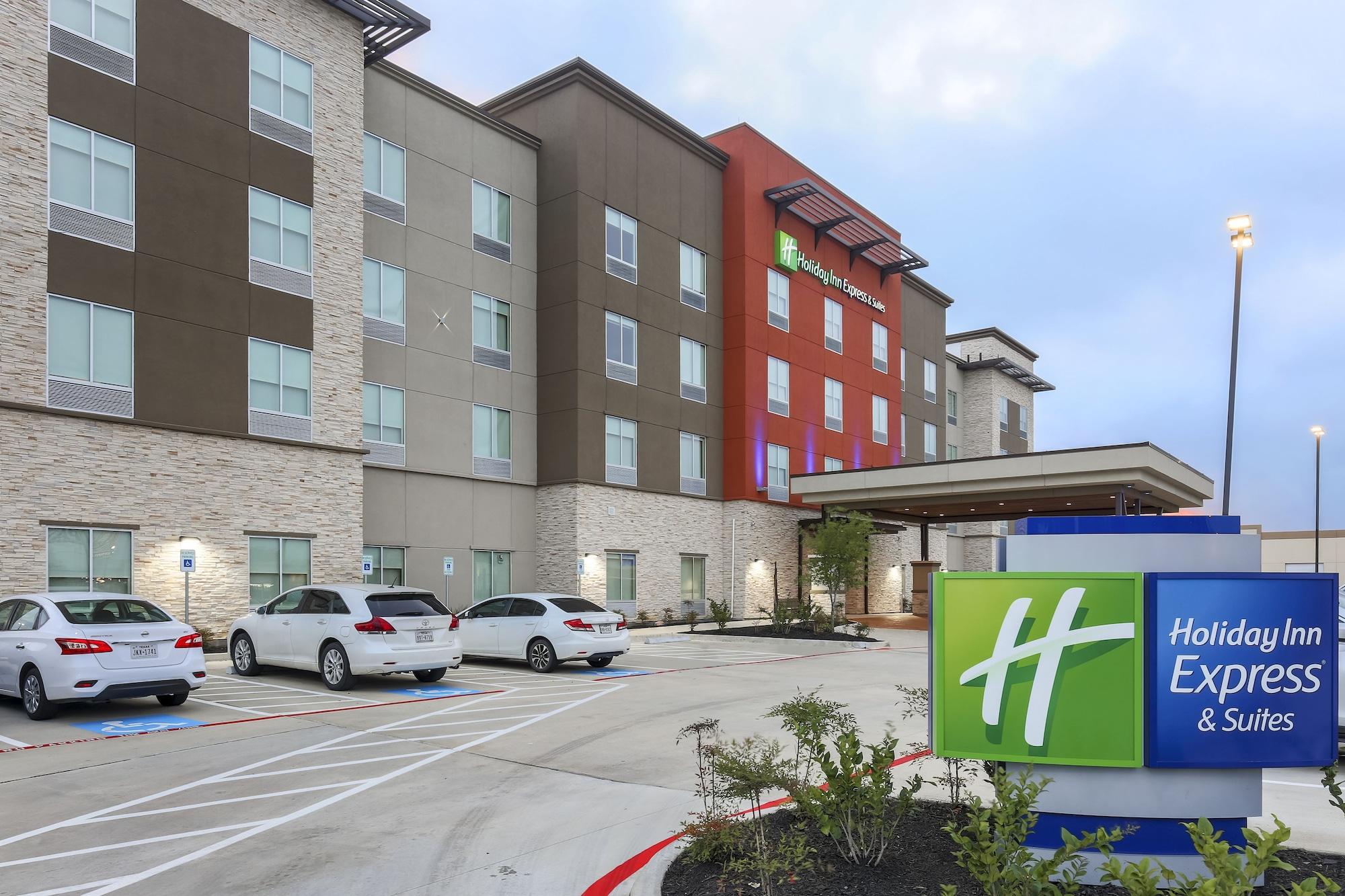 Holiday Inn Express & Suites Houston Hobby Airport Area by IHG — hotel near William P. Hobby Airport
