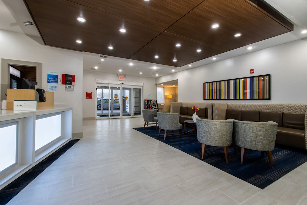 Holiday Inn Express Hotel & Suites Swansea by IHG - photo 2