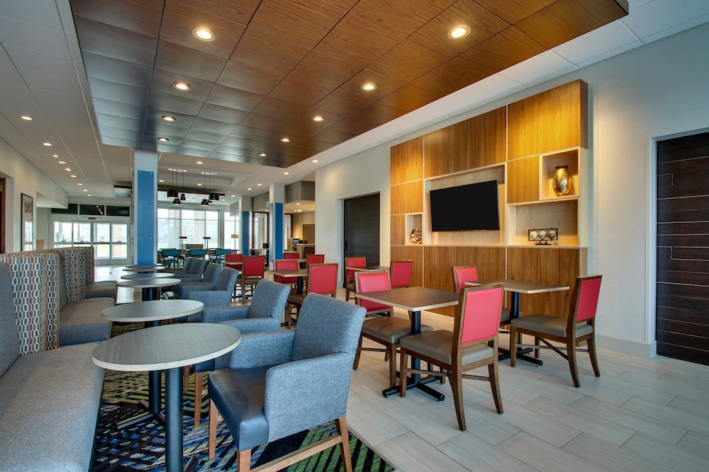 Holiday Inn Express & Suites Findlay North by IHG - photo 26