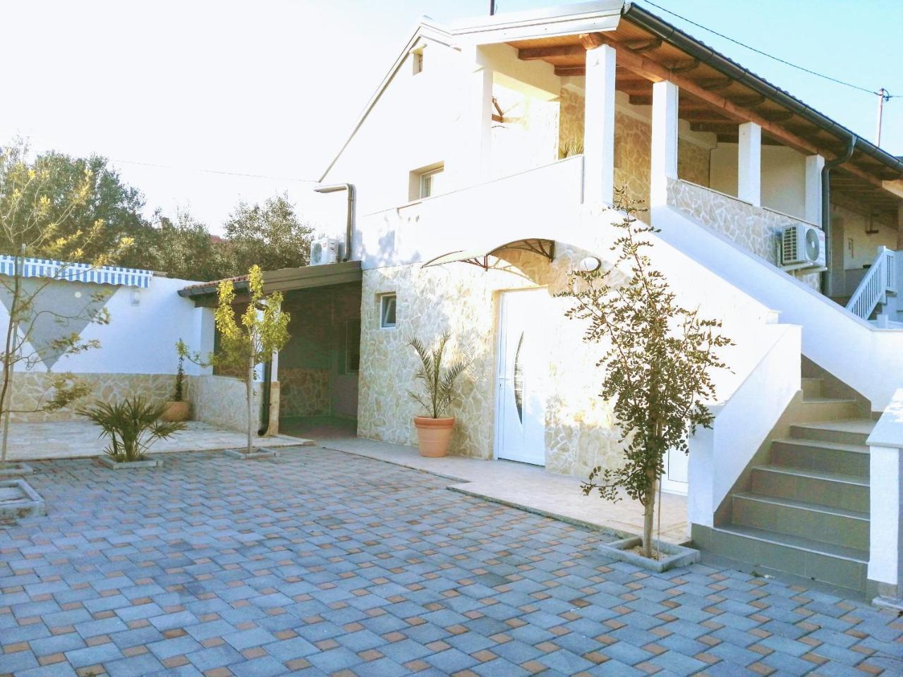 Skalinada — hotel in Vir