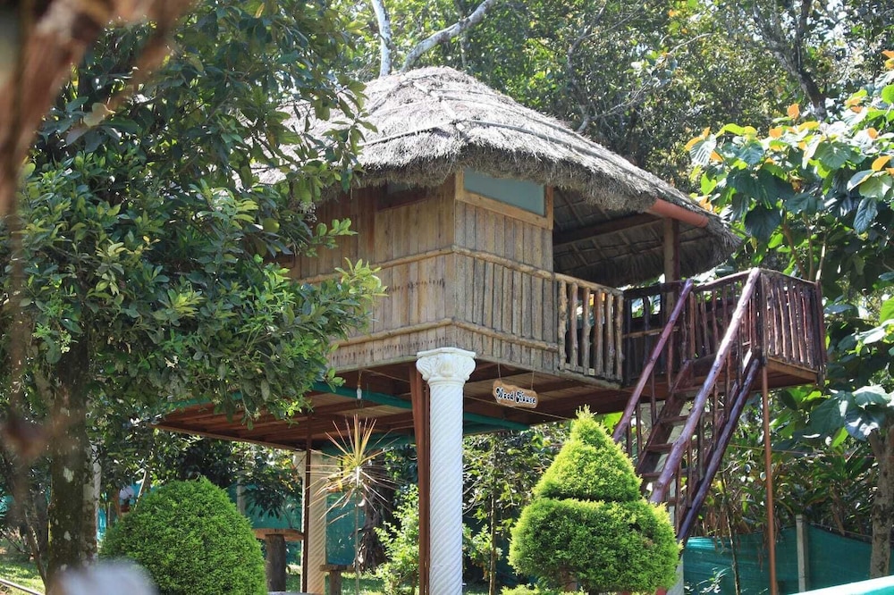 Green Ark Resorts - carbon neutral hotel in Teni