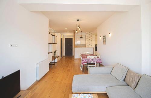 Vake Chic 2BR Comfort Home By Wehost