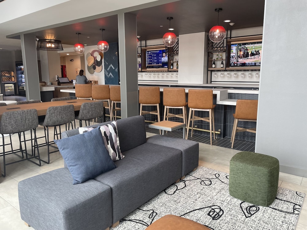 Atwell Suites Austin Airport by IHG - photo 4