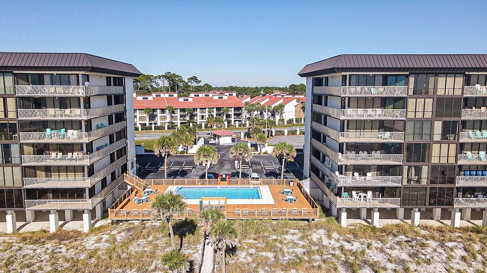 Edgewater Oasis Gorgeous Resort Condo on Beach - photo 33