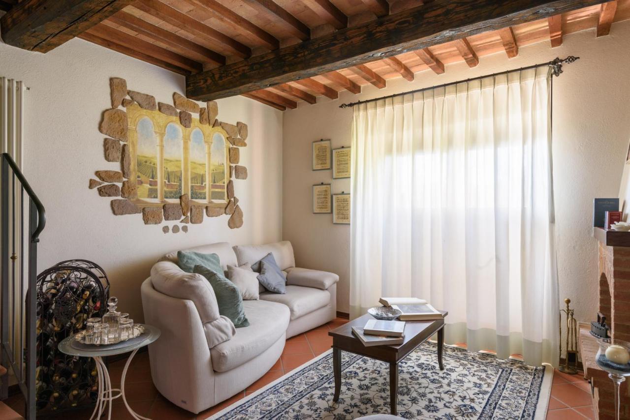Tuscany Balcony: Crete Senesi — 4-Star Luxury Hotel in Asciano, Italy