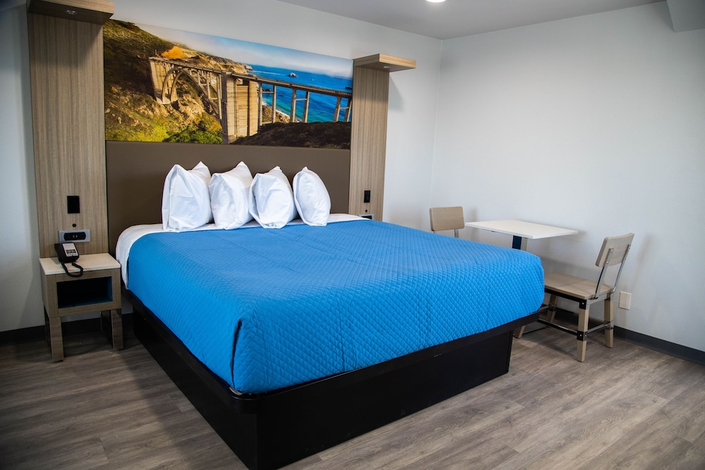 Econo Lodge Pico Rivera - photo 11