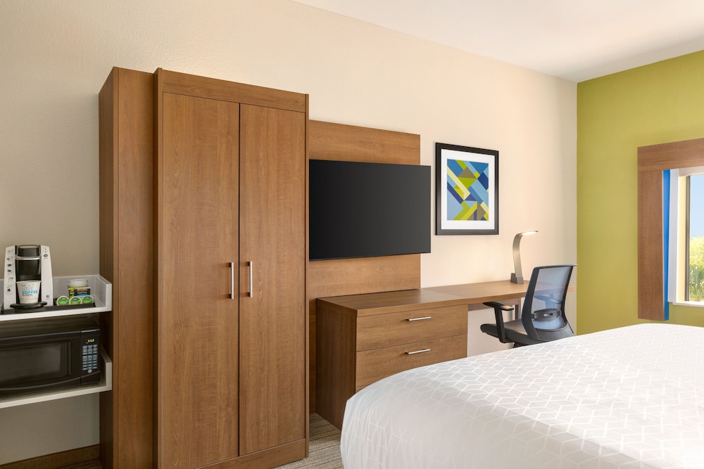 Holiday Inn Express Hotel & Suites Mission McAllen Area by IHG - photo 8