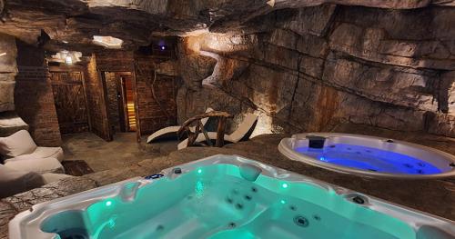 Luksusowy domek z jaskinią SPA Osada Jaworzyny — hotel in Tokarnia