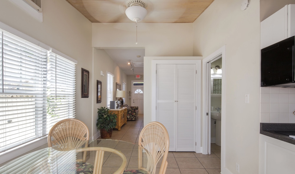Wicker Guesthouse - photo 36