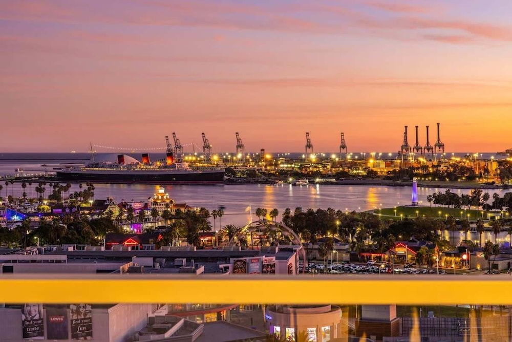 @ Marbella Lane Luxury Beachside 2BR in Long Beach, United States