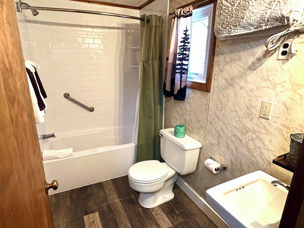 White Mountain Motel And Cottages - photo 39