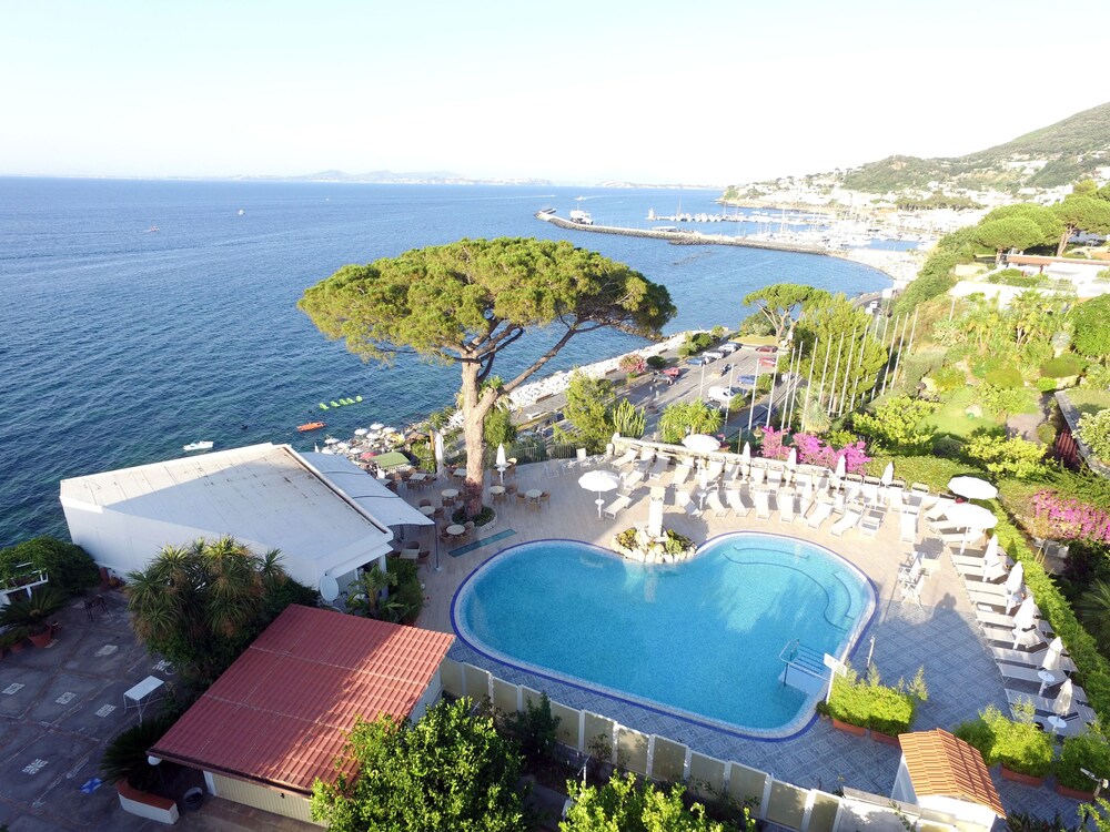 Hotel l'Approdo — 4-Star Luxury Hotel in Casamicciola Terme, Italy
