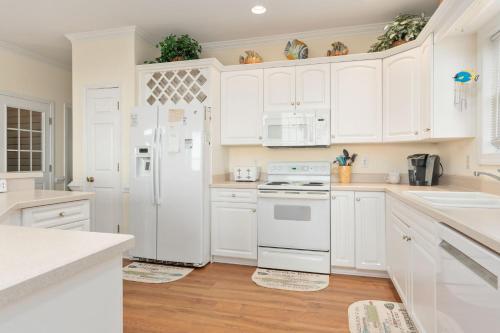 Cox Landing by Oak Island Accommodations - photo 8