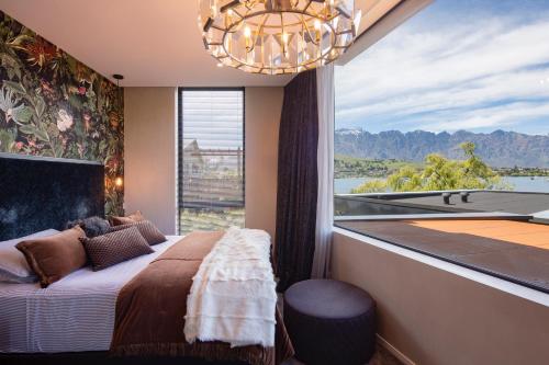 Ivy Box Art Gallery Apartment — 4-Star Luxury Hotel in Queenstown, New Zealand
