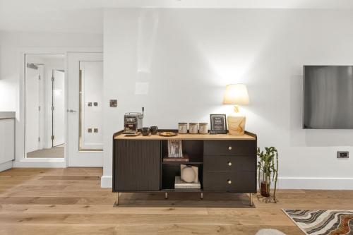 Atlas House Eight