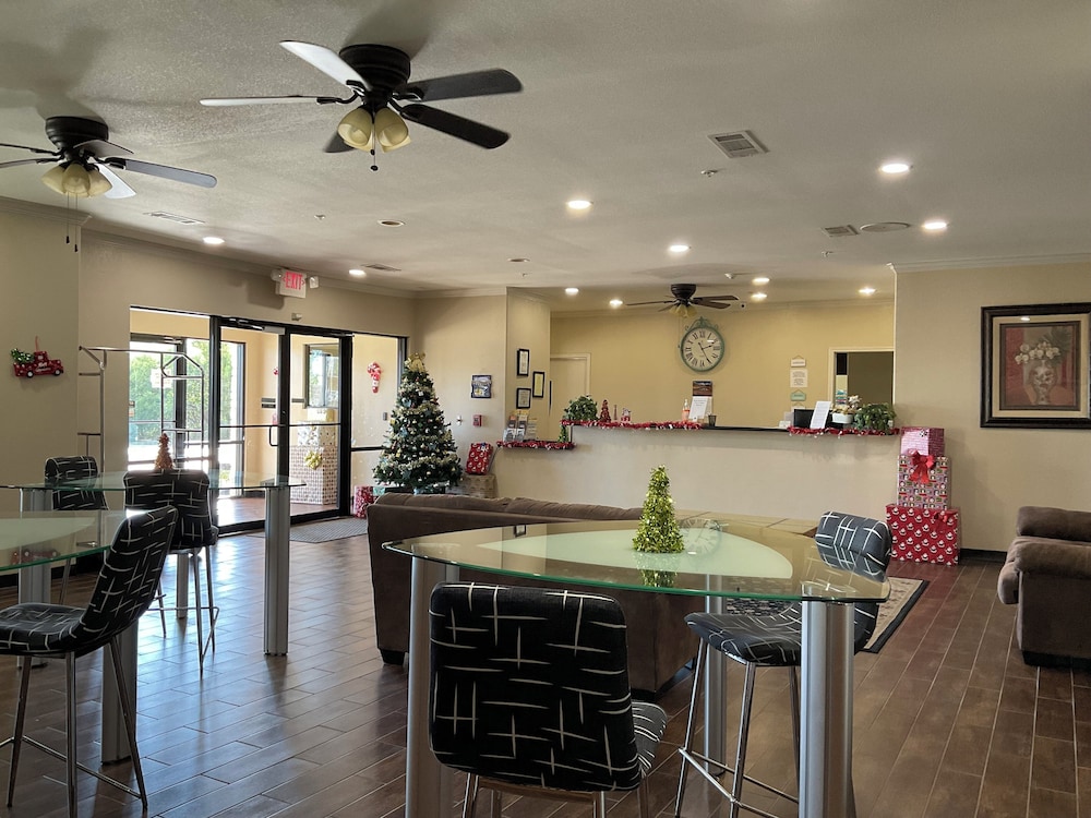 Yorktown Inn And Suites — hotel in Yorktown