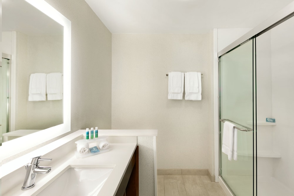 Holiday Inn Express & Suites Salisbury by IHG - photo 20