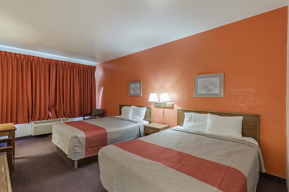 Motel 6 - photo 5