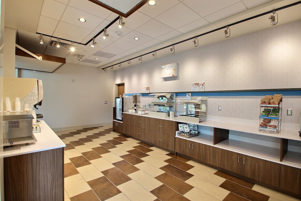 Holiday Inn Express & Suites Fond Du Lac by IHG - photo 39