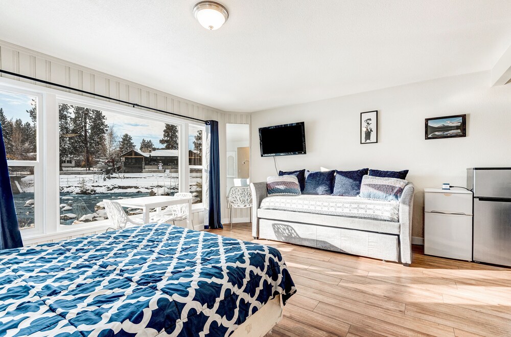 Bend Riverside Inn & Suites - photo 17