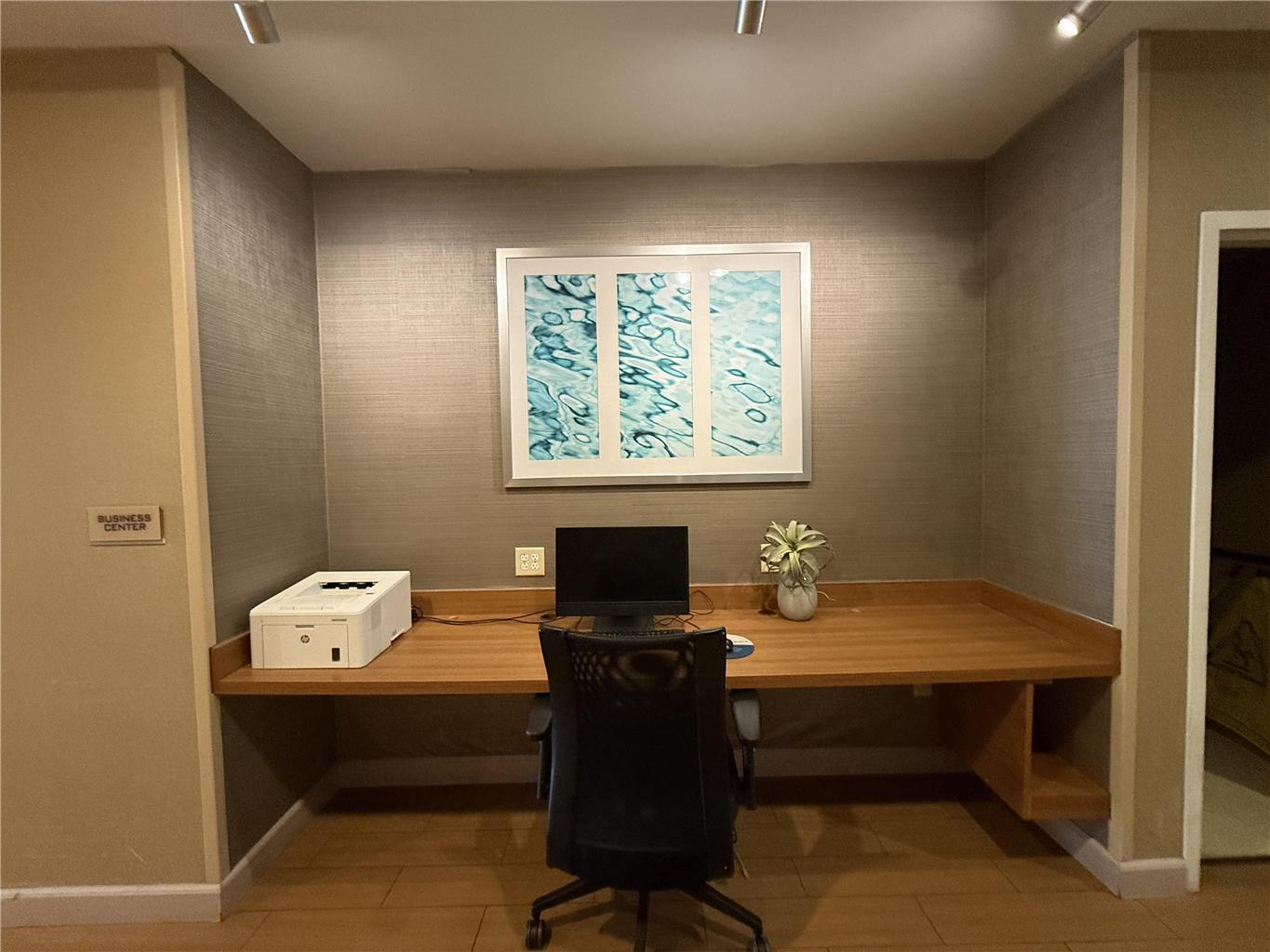The Peoria Hotel SureStay Collection by Best Western - photo 16