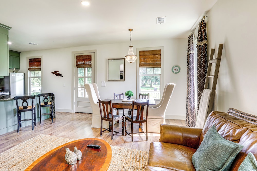 2 Mi to L’auberge Casino: Home w Large Yard in Baton Rouge, United States