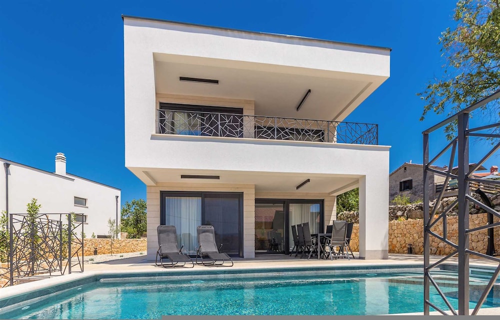 Villa Dei Tramonti With Private Pool — 4-Star Luxury Hotel in Krk, Croatia