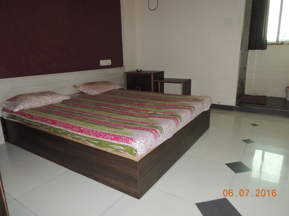 Hotel Rajvi Palace — hotel in Visnagar