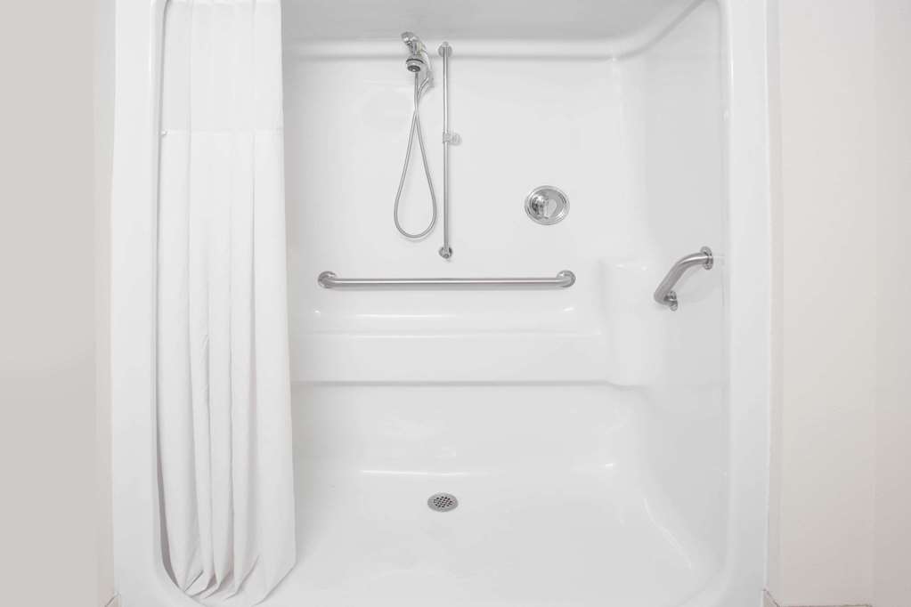 Days Inn by Wyndham Madison NE Windsor - photo 10
