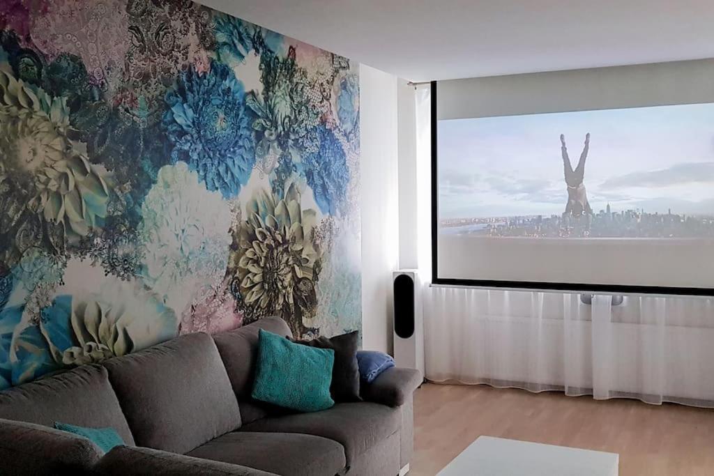 Cozy apartment near Lõunakeskus with home cinema — 4-Star Luxury Hotel in Tartu, Estonia