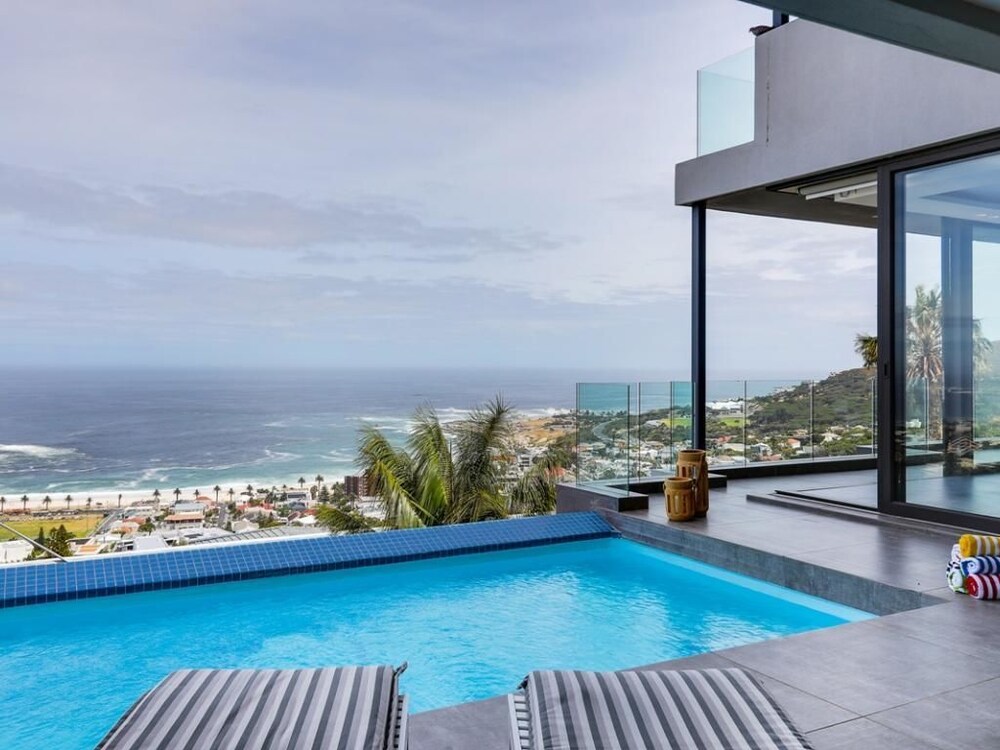 Skyline Views — 4-Star Luxury Hotel in Cape Town, South Africa