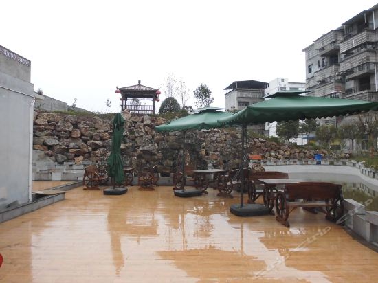 Lijin Holiday Hotel — hotel in Yunyang