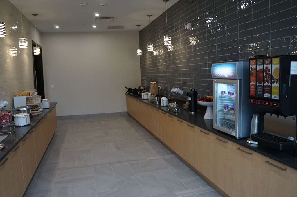 La Quinta Inn & Suites by Wyndham Lewisville - photo 48