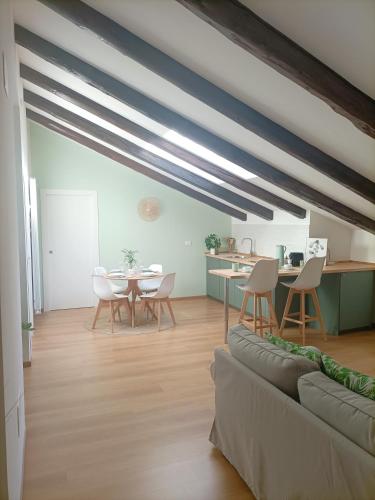 Loving My Rooms 1 Deliziosa Mansarda in Centro — 4-Star Luxury Hotel in Gorizia, Italy