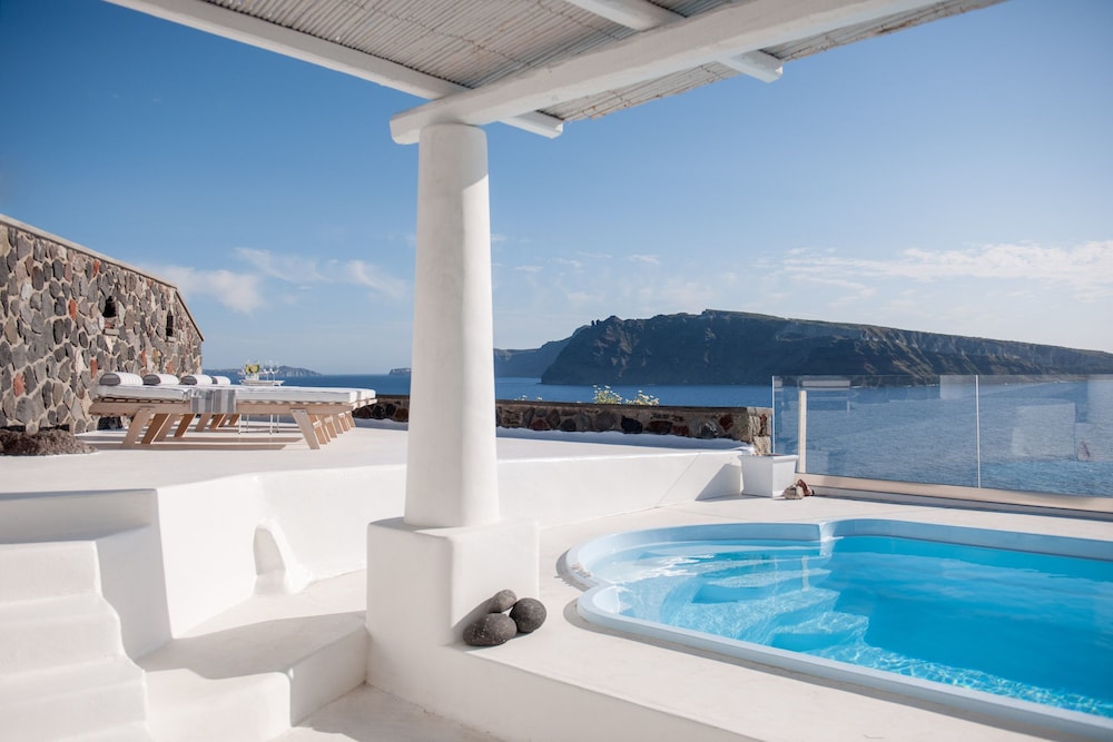 Ode Villa — 4-Star Luxury Hotel in Oia, Greece