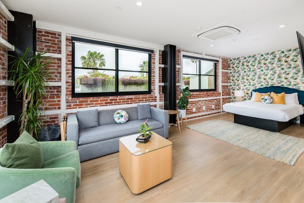 The Brick Hotel - photo 12