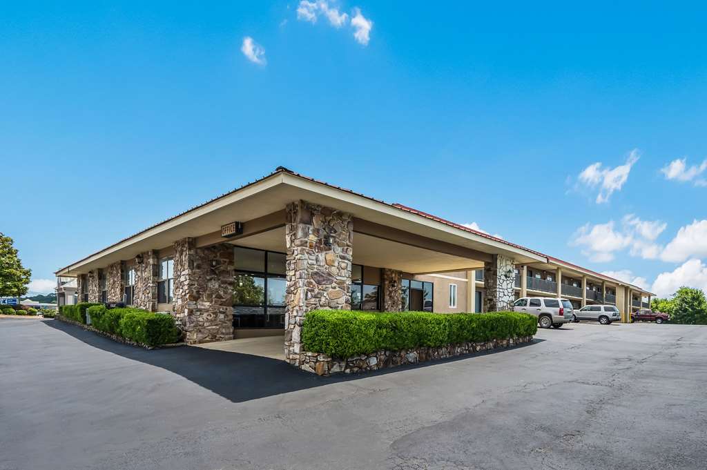 Quality Inn & Suites Hot Springs Lake Hamilton - featured photo