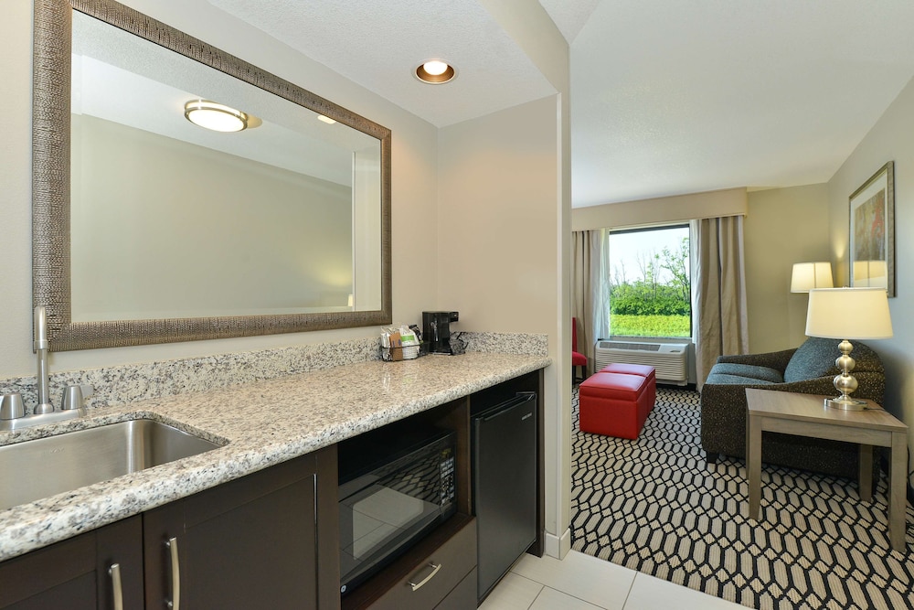 Hampton Inn Middletown - photo 23