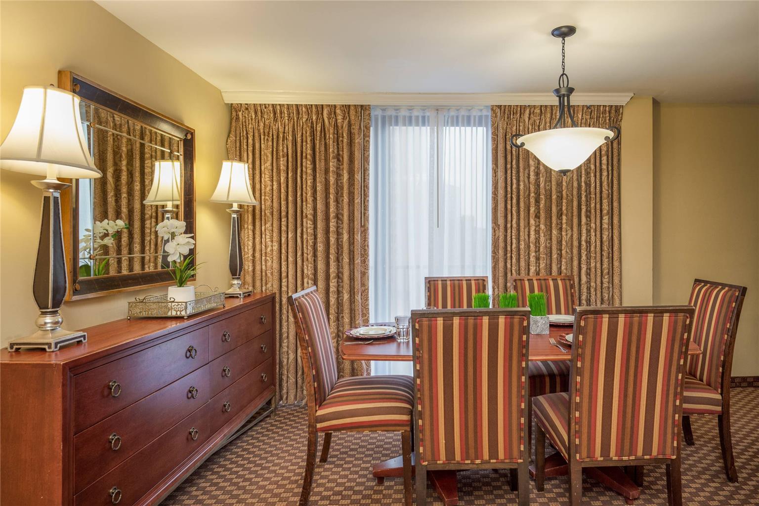 Arlington Court Suites a Clarion Collection Hotel - photo 22